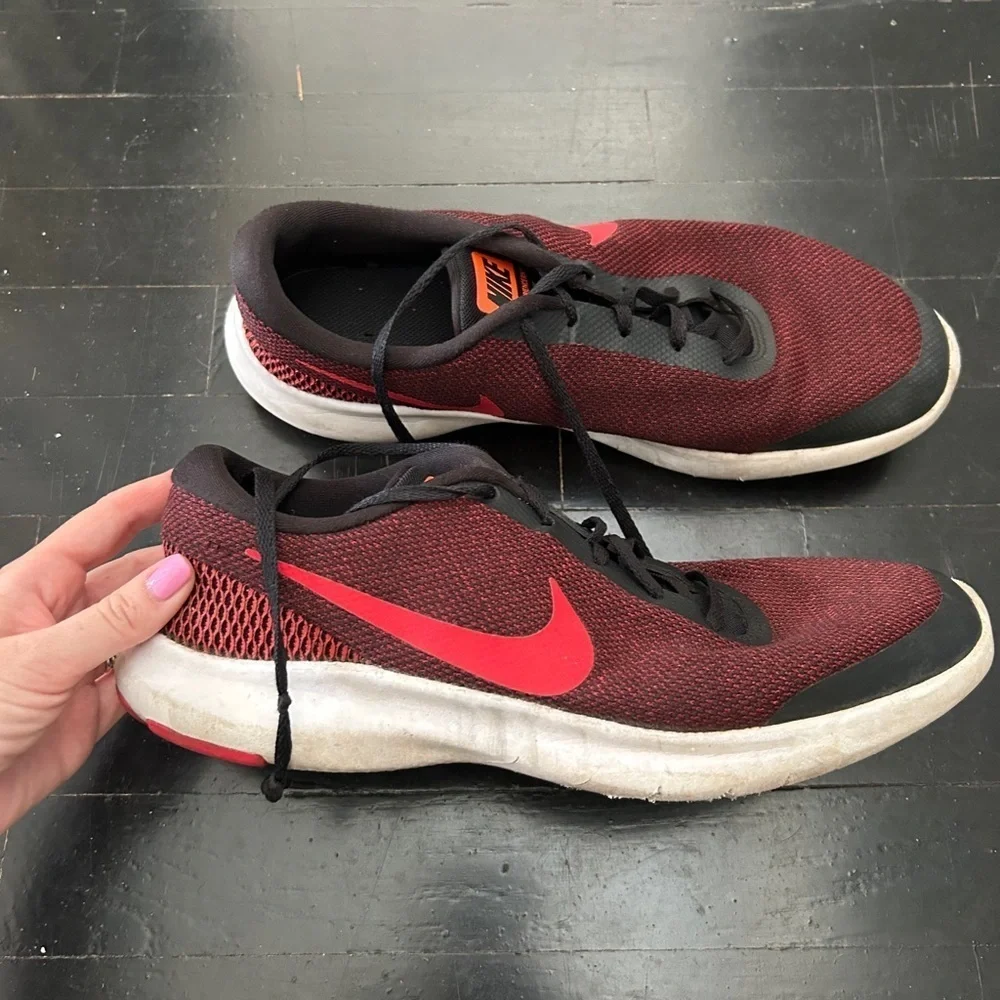 Nike Men’s Flex Experience Running Shoes. Size 11